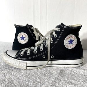Converse Chuck Taylor Black Canvas Lace Up High Top Sneakers 8/10